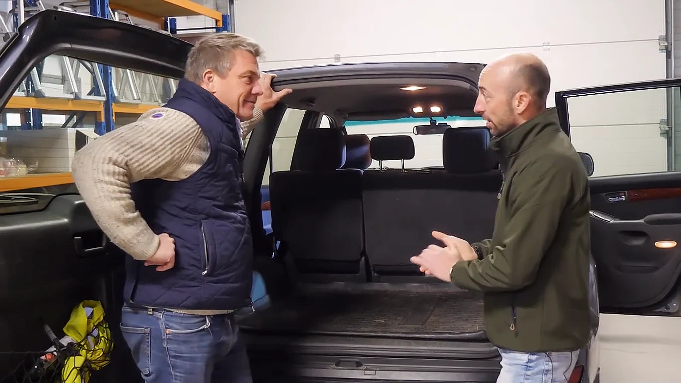 Conception d'un aménagement sur mesure de pharmacie de voiture vétérinaire dans l'atelier Daktary